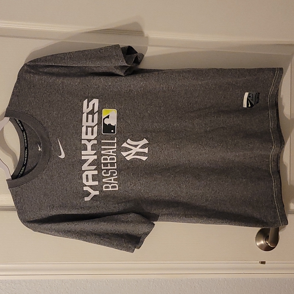 Men's Nike New York Yankees T Shirt